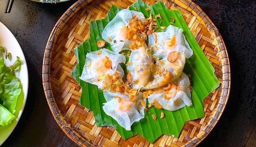 🥟 2. Banh Vac (White Rose Dumplings) – Delicate and Dreamlike