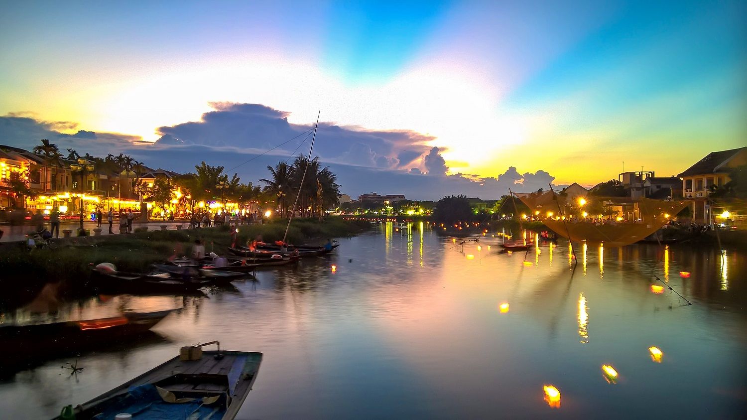 🌊 6. Take a Boat Ride on the Thu Bon River