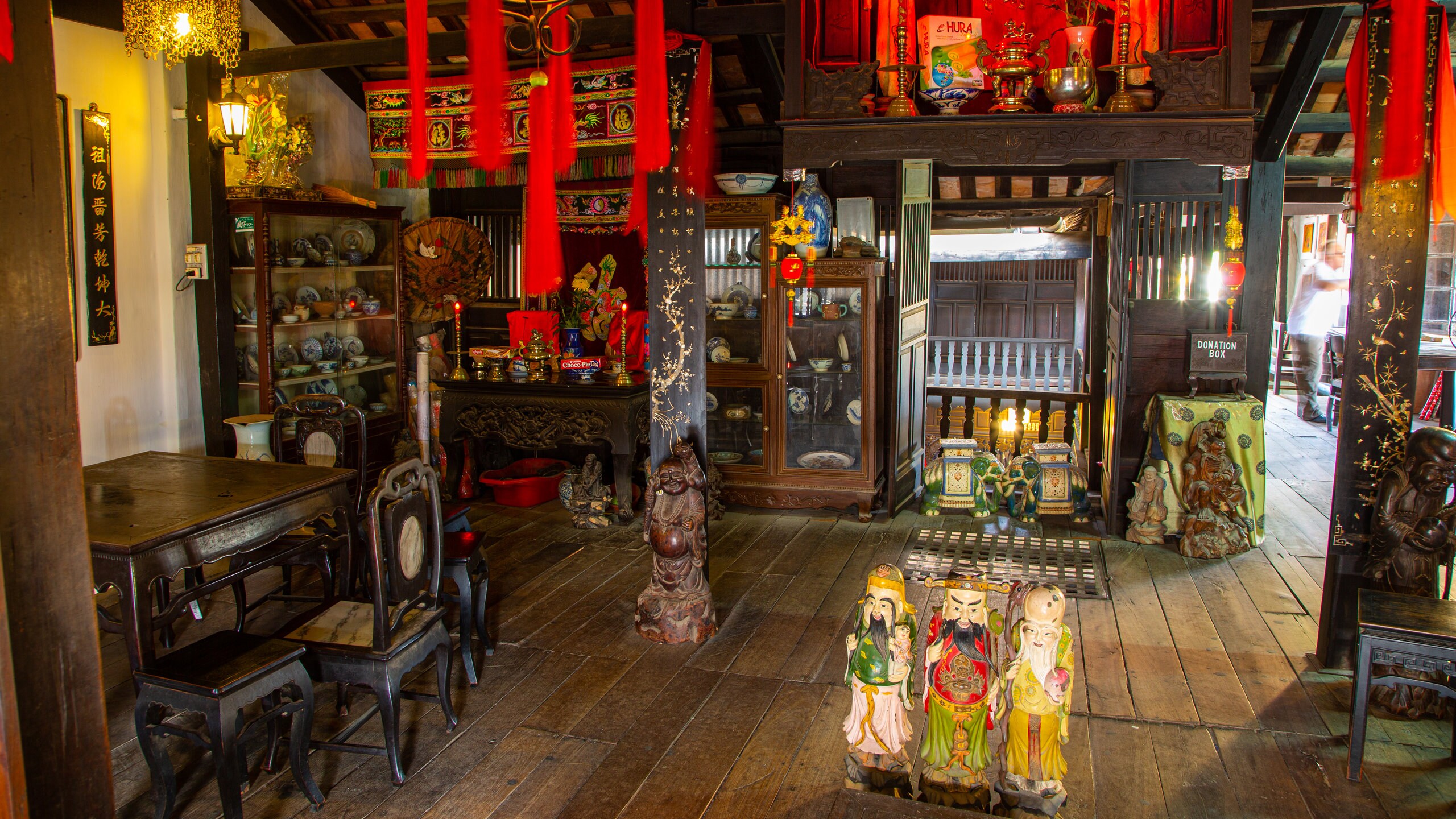 🎭 3. Explore Ancient Houses Frozen in Time