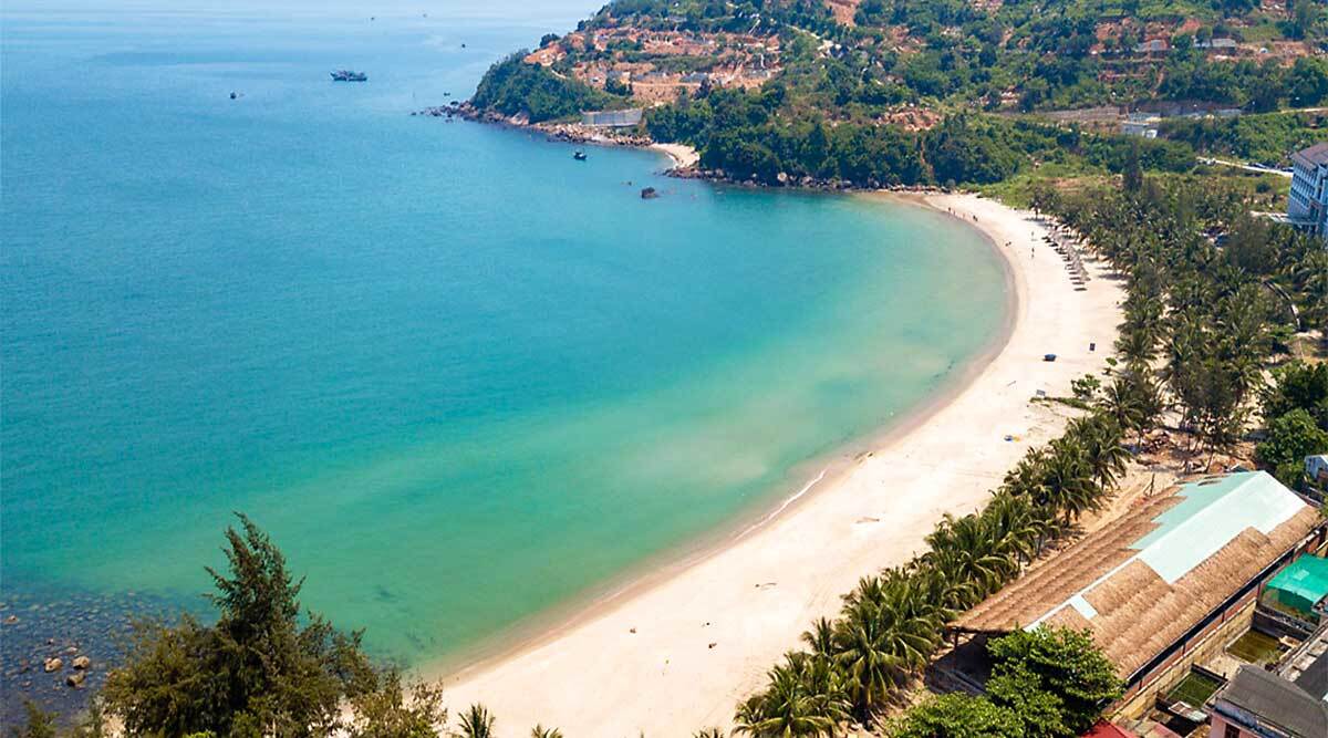 🌊 4. Bai Bac – Serenity at the Edge of the World